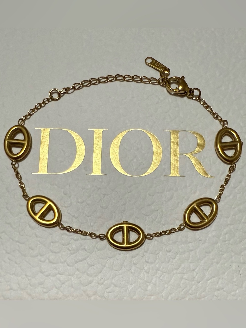 Elegant CD Initial Oval Link Bracelet in Gold-tone